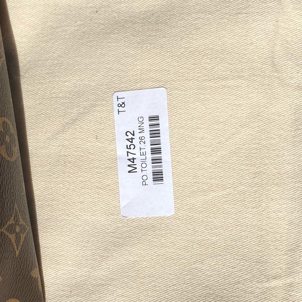Louis Vuitton Toiletry Pouch 26 - Picture 4 of 4